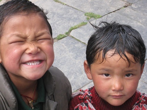 kids on everest base camp trail